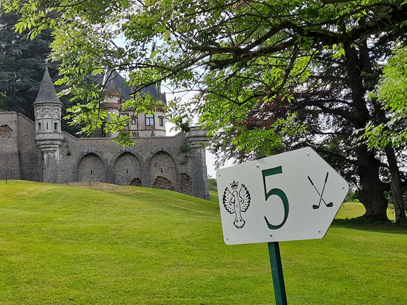 Signalétique de parcours de golf découpée au jet d'eau